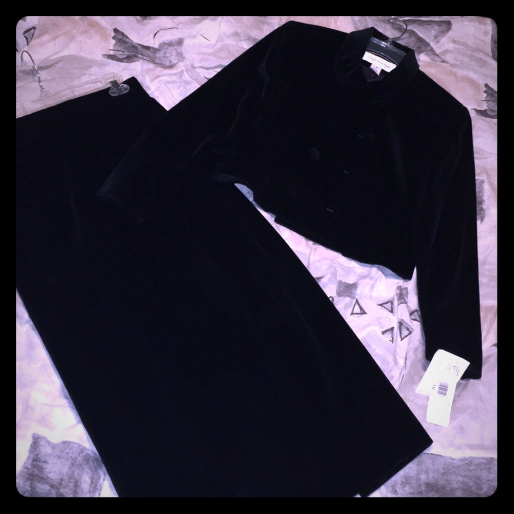 I am selling a Jones New York two piece set